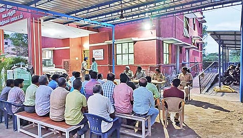 மில் நிர்வாகிகளுக்கு போலீசார் அறிவுரை வழங்கினர்.