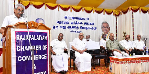 பொதுக்குழு கூட்டத்தில் சங்கத்தலைவர் பி.ஆர். வெங்கட்ராமராஜா பேசினார்.