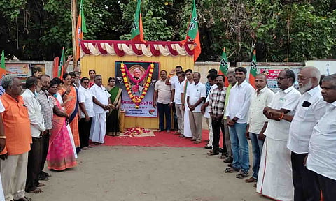  நினைவு நாள் நிகழ்ச்சி நடைபெற்ற காட்சி. 