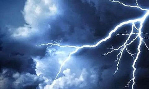 ஆந்திராவில் இடி தாக்கி மரம் வெட்டும் தொழிலாளர்கள் 4 பேர் பலி