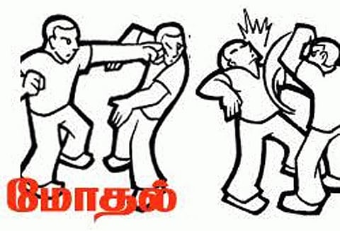 இரு பிரிவினரிடையே மோதல் பெண்ணாடத்தில் பதட்டம்-போலீஸ் குவிப்பு