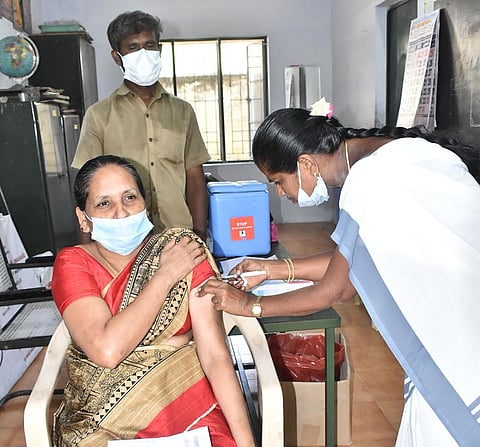 ஈரோட்டில் இன்று 1,597 மையங்களில் கொரோனா தடுப்பூசி முகாம் தொடங்கியது