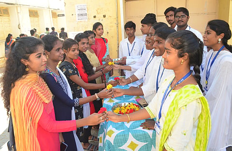 கோவை அரசு கலைக் கல்லூரியில் முதலாம் ஆண்டு மாணவா்களுக்கு இன்று வகுப்புகள் தொடக்கம்