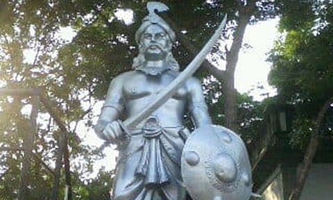 பூலித்தேவன் சிலை