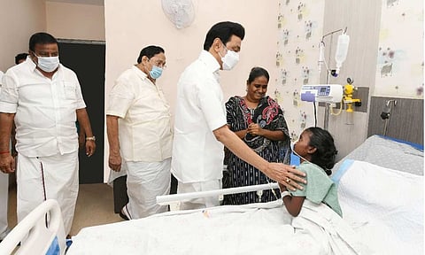 சிறுமியை சந்தித்த முதல்வர் ஸ்டாலின்