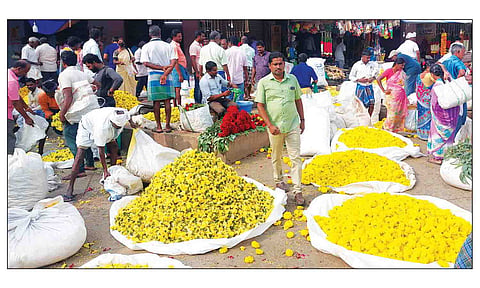 விநாயகர் சதுர்த்தியையொட்டி பூக்களின் விலை தருமபுரியில் கிடுகிடு உயர்வு
