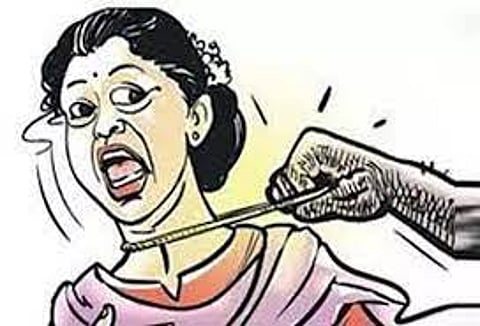 பெண்ணிடம் தங்க சங்கிலி பறிப்பு