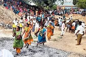 முத்துமாரியம்மன் கோவிலில் தீமிதி விழா