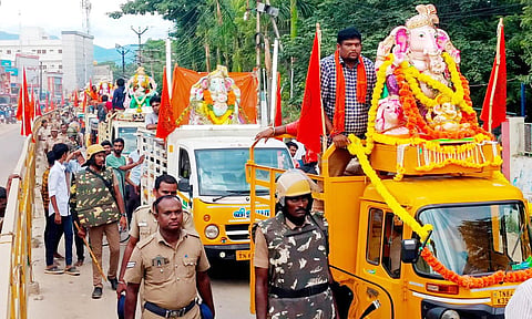 ராஜபாளையத்தில் விநாயகர் சிலை ஊர்வலம் நடந்தது.
