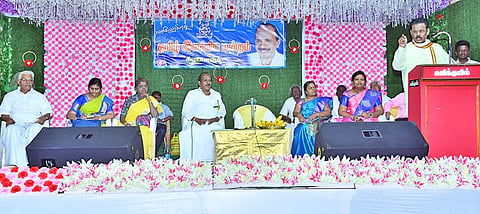 தமிழ் இலக்கிய மன்ற ஆண்டு விழா நடைபெற்ற போது எடுத்த படம்.