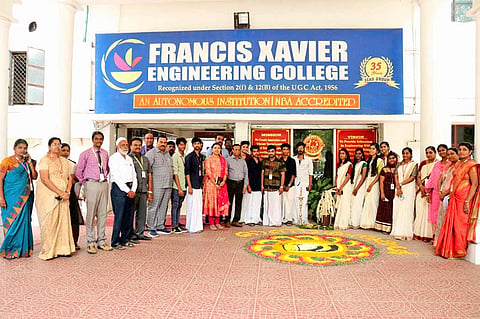 எப்.எக்ஸ். கல்லூரியில் ஓணம் பண்டிகை கொண்டாடிய போது எடுத்த படம்.