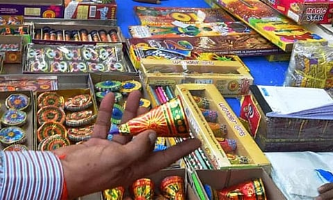 தற்காலிக பட்டாசு விற்பனை நிலையம் அமைக்க இணையதளம் மூலம் விண்ணப்பிக்கலாம்