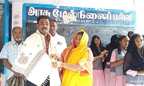 நல்லாசிரியர் விருது பெற்றவருக்கு பாராட்டு