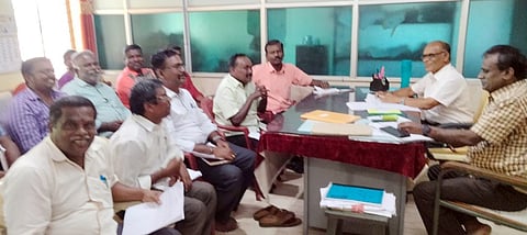 மின் பொறியாளர் அலுவலகத்தில் மக்கள் குறைதீர்க்கும் முகாம் நடைபெற்ற போது எடுத்த படம்.