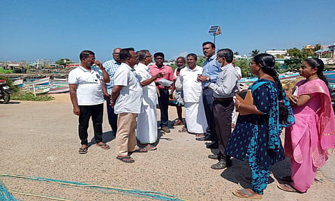 குளச்சலில் மீன்பிடித்துறைமுகம் விரிவாக்கம் குறித்து கலெக்டர் ஆலோசனை