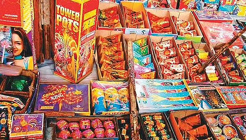 சேலம் மாவட்டத்தில் தற்காலிக பட்டாசு கடை உரிமம் பெற ஆன்லைனில் விண்ணப்பிக்கலாம்
