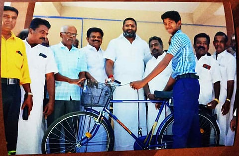  இலவச சைக்கிள் வழங்கும் விழா நடைபெற்ற போது எடுத்த படம்.