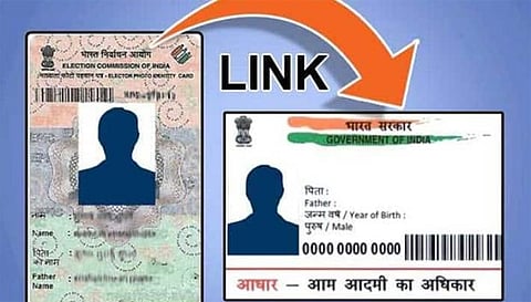 1.37 லட்சம் பேர் வாக்காளர் அட்டையுடன் ஆதார் இணைப்பு