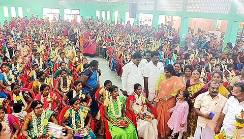 கர்ப்பிணி பெண்களுக்கு சமுதாய வளைகாப்பு விழா நடந்தது.