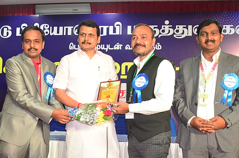 பிசியோதெரபி மருத்துவர்கள் சங்கம் சார்பில் விருது வழங்கும் விழா