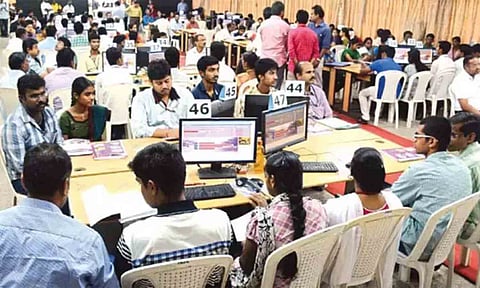 என்ஜினீயரிங் கல்லூரிகளில் 9,594 இடங்கள் நிரம்பின: 2-வது சுற்று தொடங்கியது