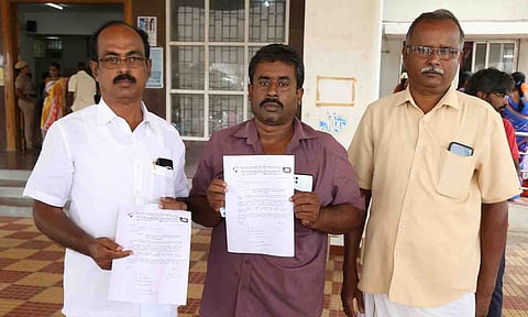 மனு கொடுக்க வந்த விவசாயிகள். 