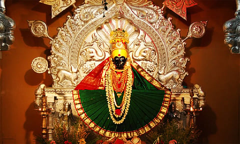 திருப்பதி தேவஸ்தானம் சார்பில் கோல்காபூர் மகாலட்சுமிக்கு பட்டு வஸ்திரம் சமர்ப்பணம்