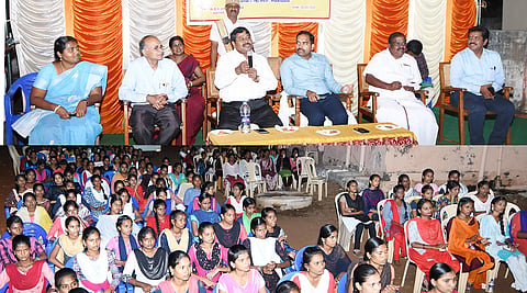 சிவகங்கை ஆதி திராவிடர் நல விடுதியில் மாணவிகளுடன் மதுவிலக்கு மற்றும் ஆயத்தீர்வுத்துறை ஆணையர் மதிவாணன் கலந்துரையாடினார்.