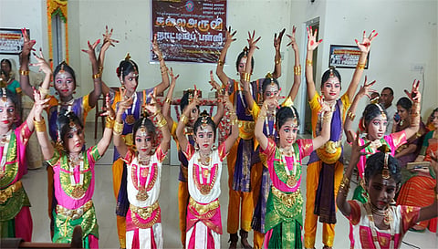 பள்ளி குழந்தைகள் பரதநாட்டியம் ஆடியபோது எடுத்தபடம்.