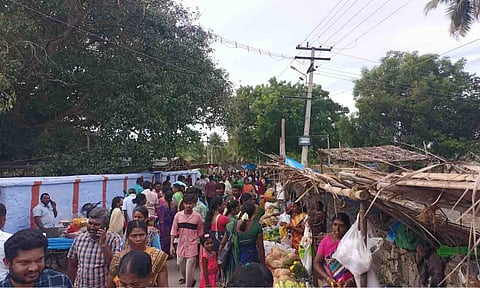 ராமசாமி கோவிலில் திரண்ட பக்தர்கள். 