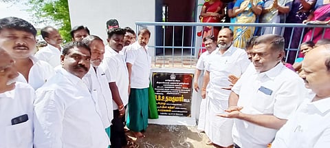 வையம்பட்டி கிராமத்தில் அங்கன்வாடி மையத்தை முன்னாள் அமைச்சர் ஆர்.பி. உதயகுமார் திறந்து வைத்தார். 