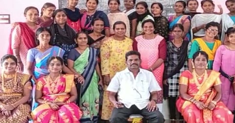 பாராட்டு விழா நடைபெற்றபோது எடுத்தபடம்.