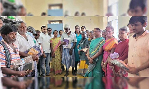 திருப்பூர் செல்லாண்டியம்மன் துறை அருகே உள்ள சாலையில் மாநகராட்சி சார்பில் மழை நீரை அப்புறப்படுத்தும் பணி நடைபெற்றதை படத்தில் காணலாம். 