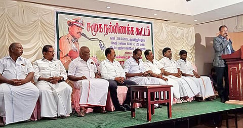 கூட்டம் நடைபெற்றதை படத்தில் காணலாம்