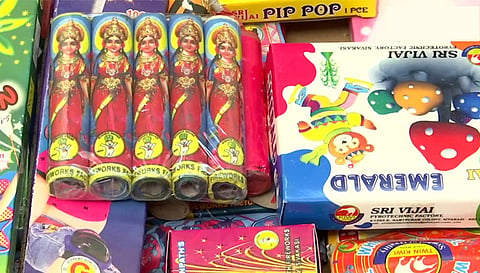 சேலம் மாவட்ட கூட்டுறவு பண்டக சாலையில் மலிவு விலையில் தரமான பட்டாசுகள் அதிகாரி தகவல்