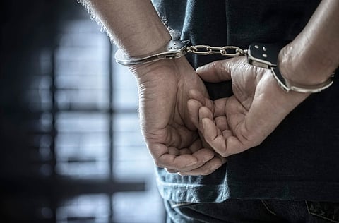 லாட்டரி சீட்டு விற்ற 2 பேர் கைது