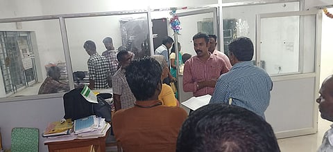 வேளாண்துறை அலுவலகத்தில் லஞ்ச ஒழிப்பு போலீசா சோதனை நடத்தினர். 