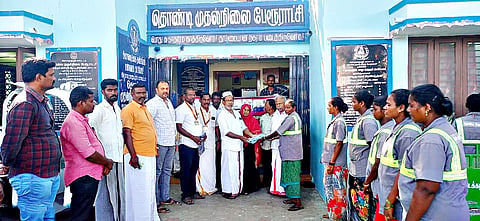 துப்புரவு பணியாளர்களுக்கு புத்தாடை