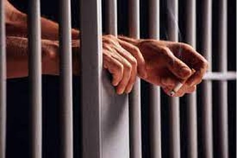 கூட்டத்தில் லாரி புகுந்து 2 பேர் பலி - டிரைவருக்கு 3 ஆண்டு சிறை