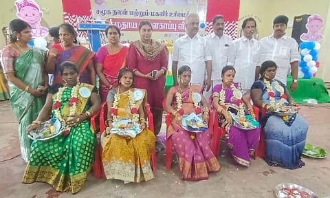 சமுதாய வளைகாப்பு நிகழ்ச்சி நடந்தது.