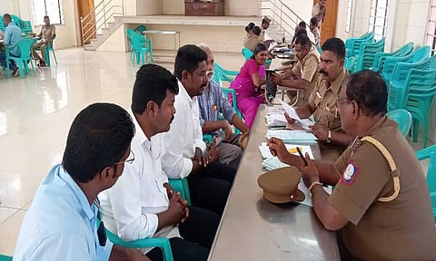 குளச்சலில் போலீஸ் சார்பில் குறை தீர்க்கும் முகாம் நடந்தபோது எடுத்த படம் 