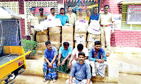 தேவகோட்டையில் ரூ.50 லட்சம் குட்கா, புகையிலை பொருட்கள் பறிமுதல்- 5 பேர் கைது