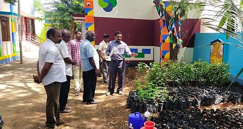 அதிகாரிகள் ஆய்வு மேற்கொண்ட காட்சி