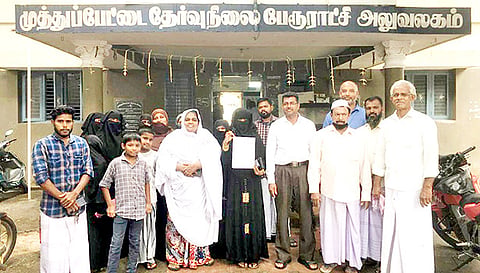பேரூராட்சி அலுவலகத்தை முற்றுகையிட்டனர்.