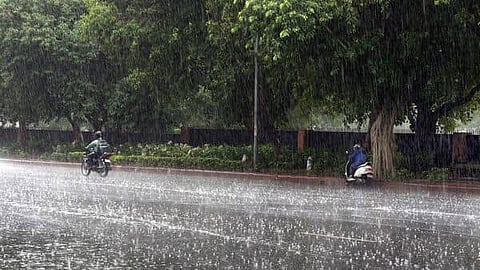 ஈரோடு மாவட்டத்தில் பரவலாக பெய்த மழை
