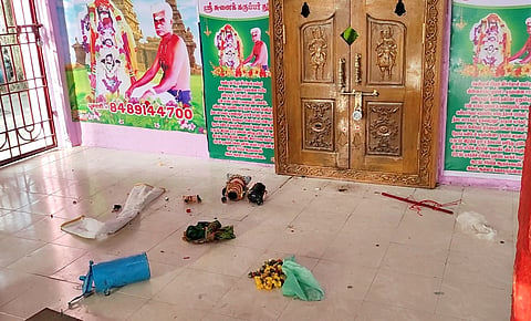 கருப்பர் கோவில் சாமி சிலைகள் உடைப்பு