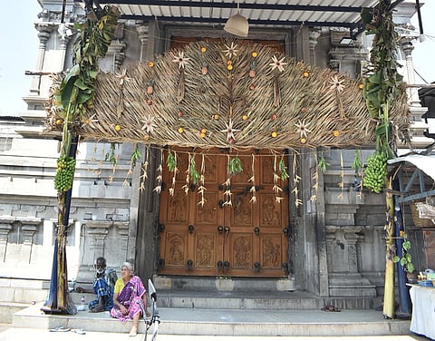 சூரிய கிரகணத்தால் கோவில்களில் நடை அடைப்பு