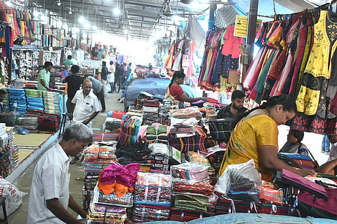 ஈரோடு ஜவுளி சந்தையில் 2 நாட்களில் ரூ.15 கோடிக்கு துணி வகைகள் விற்பனை