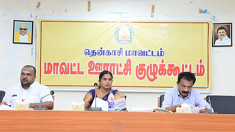 கூட்டம் நடைபெற்றதை படத்தில் காணலாம்.