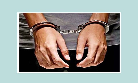 சங்கரன்கோவிலில் செல்போன் கடையில் போன் திருடியவர் கைது